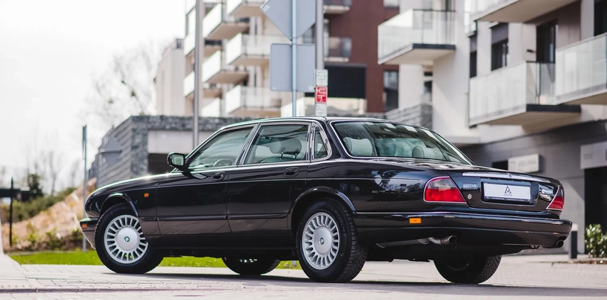 Jaguar XJ cena 55000 przebieg: 160000, rok produkcji 1997 z Łomianki małe 436